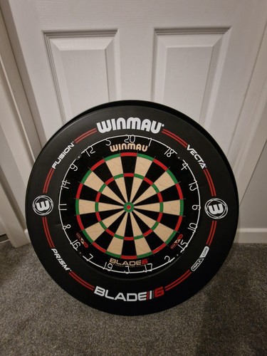 Winmau dartboard with - dartboard,